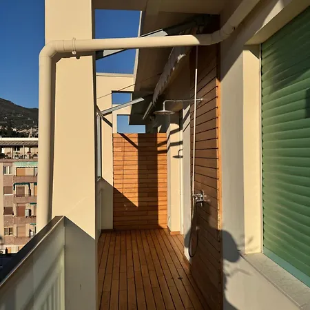 Attico La Terrazza アラッシオ